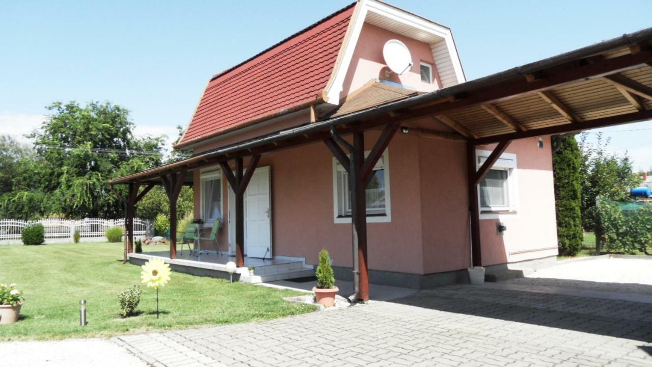 Ferienhaus Am Plattensee Балатонмаріафюрде Екстер'єр фото