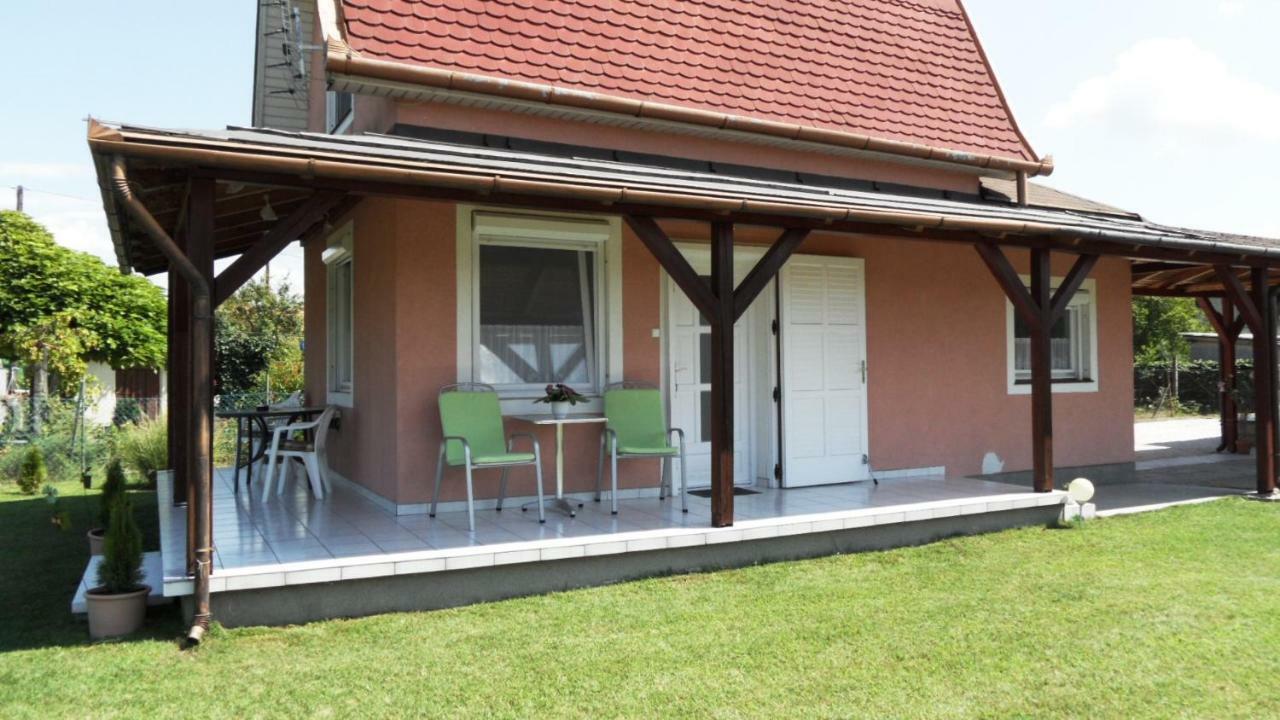 Ferienhaus Am Plattensee Балатонмаріафюрде Екстер'єр фото